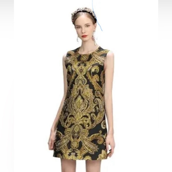 Gorgeous Gold embossed design on Black Mini Cocktail Dress with side Zip🔥🔥🔥 - Picture 9 of 10